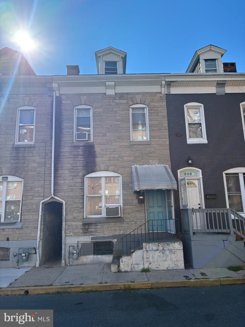 310 Carpenter St — photo