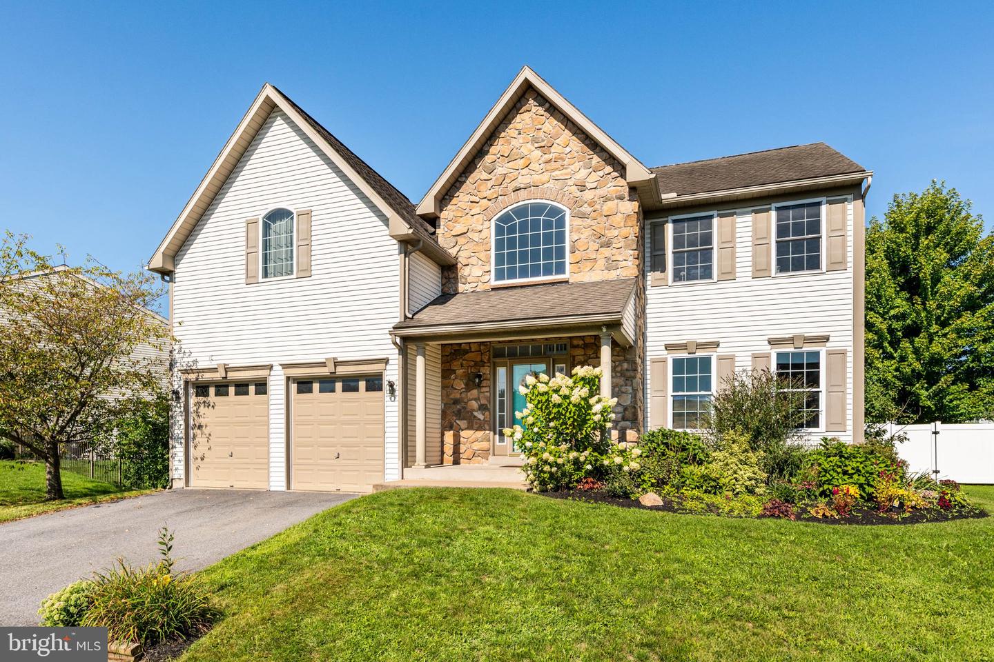 205 E Clearview Drive, Sinking Spring, PA 19608 — photo 2