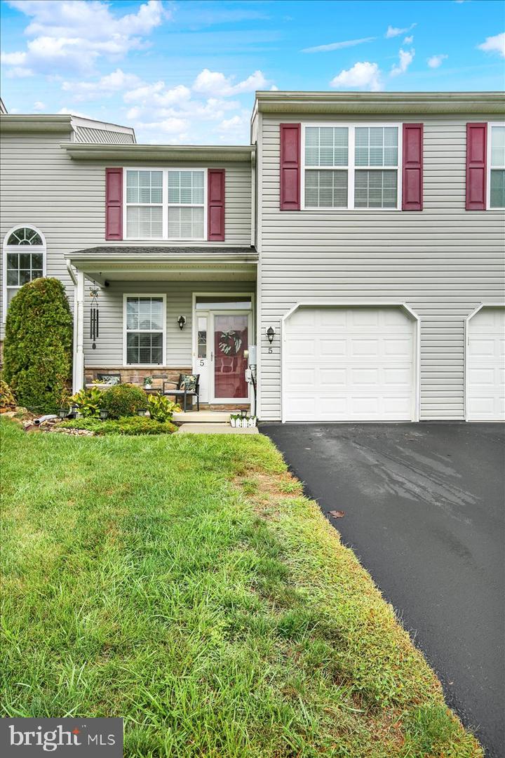 5 Emily Ct — photo