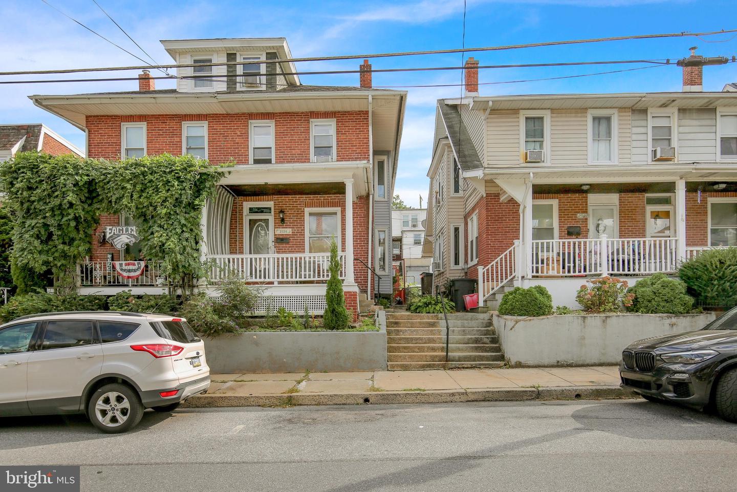 2524 Grant St — photo