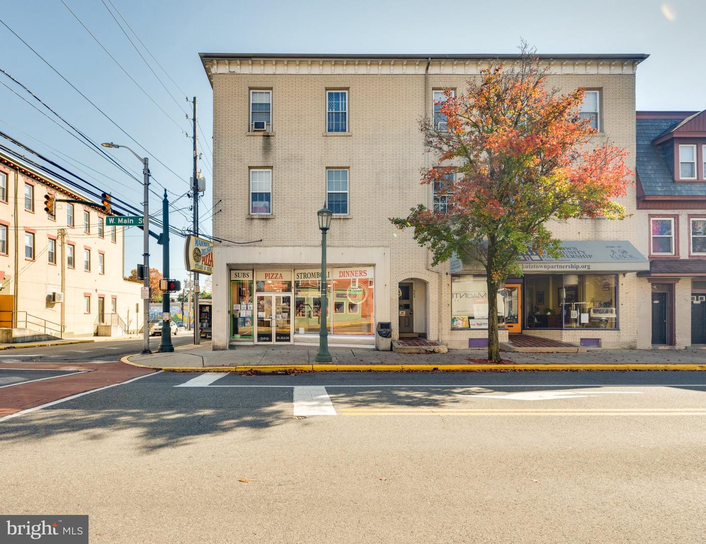 302-6 W Main St — photo