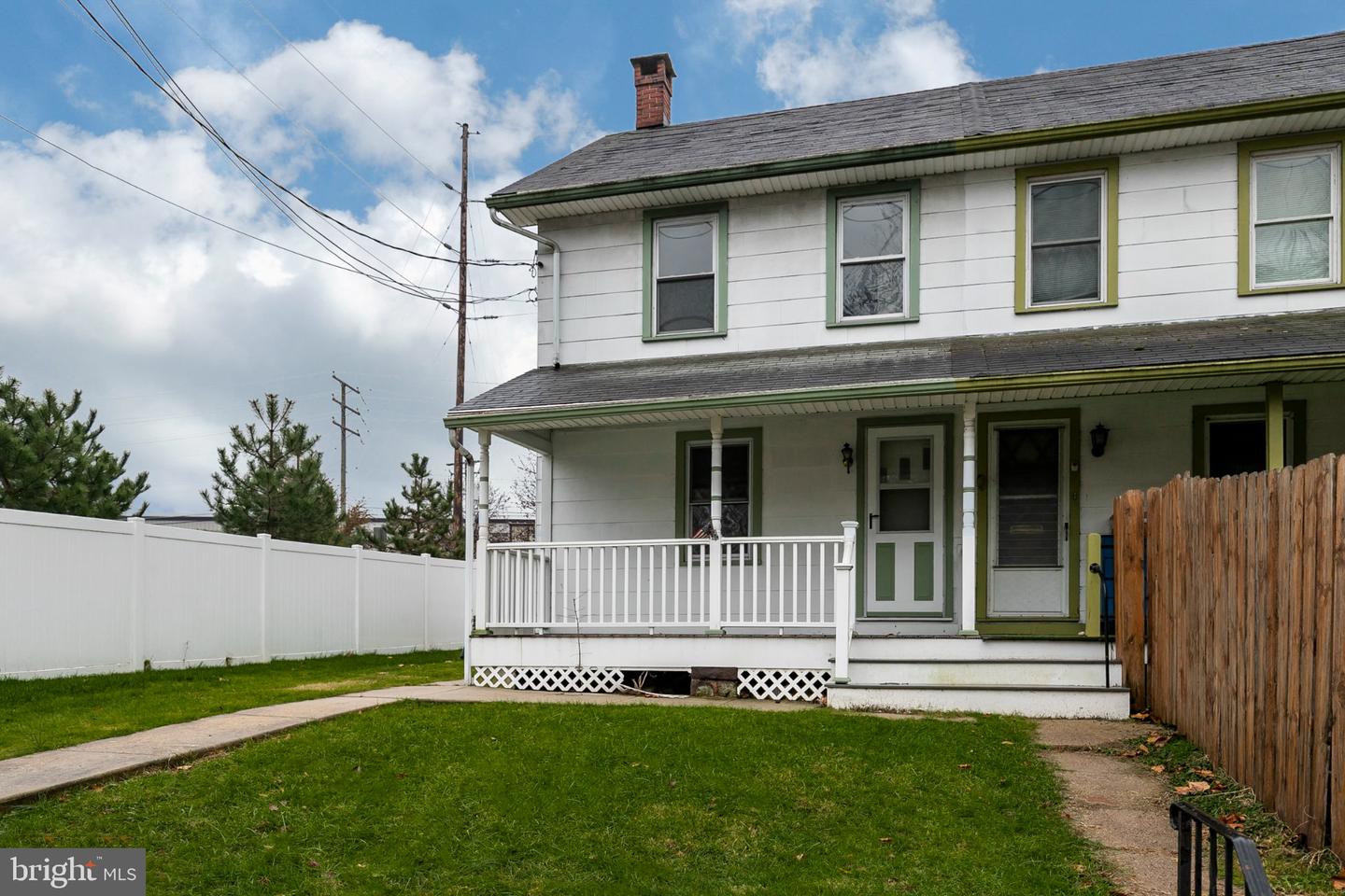 124 W Main St — photo