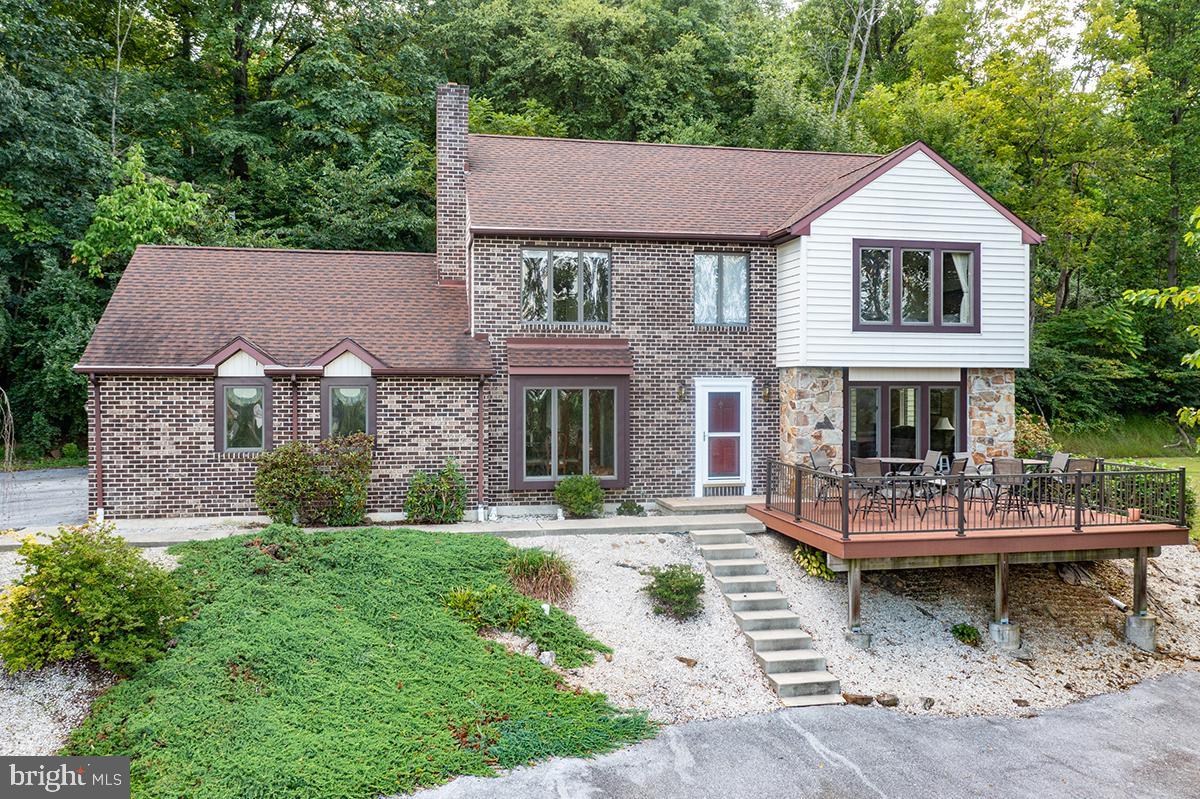 400 Walnut Rd — photo
