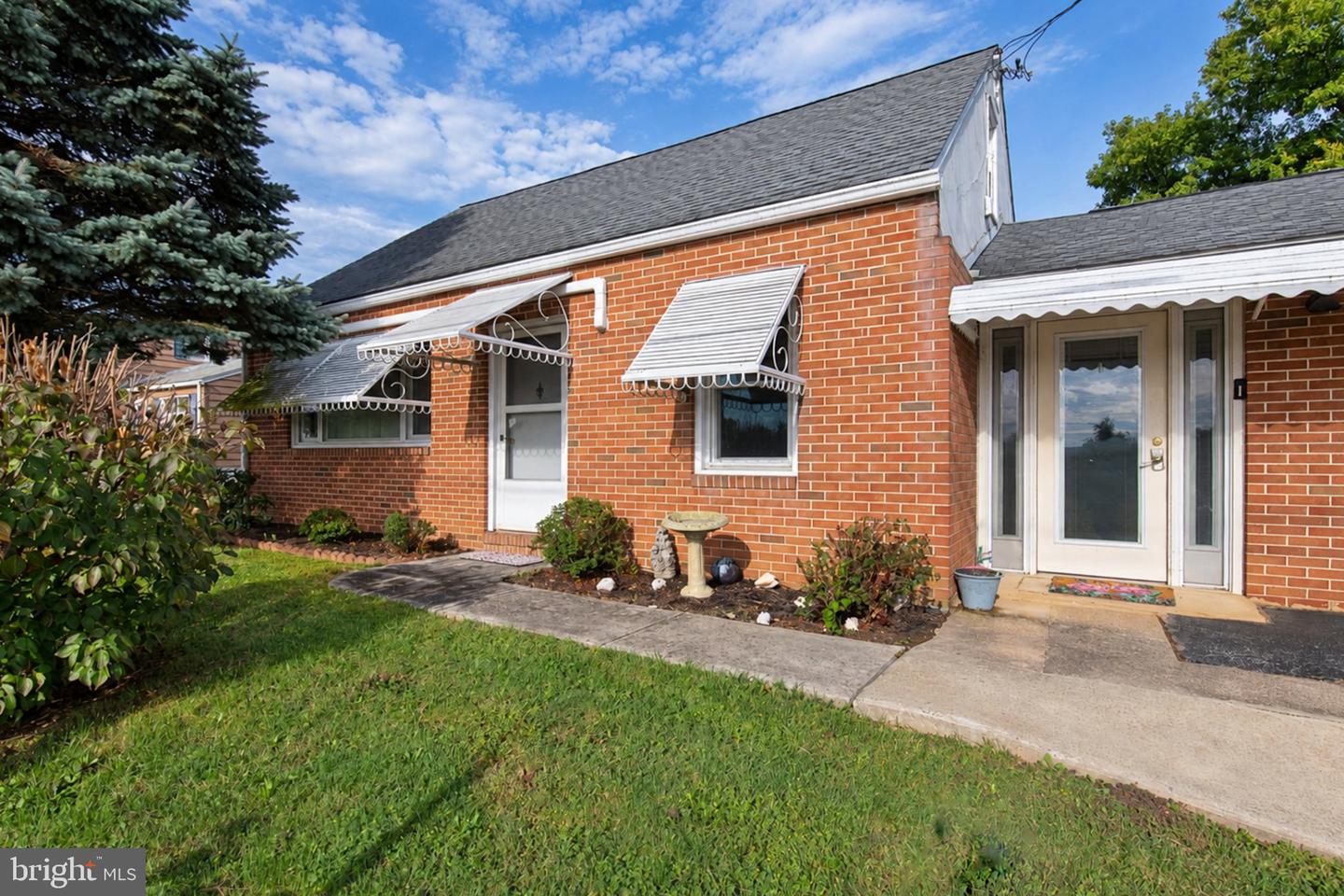 1082 W Leesport Rd — photo