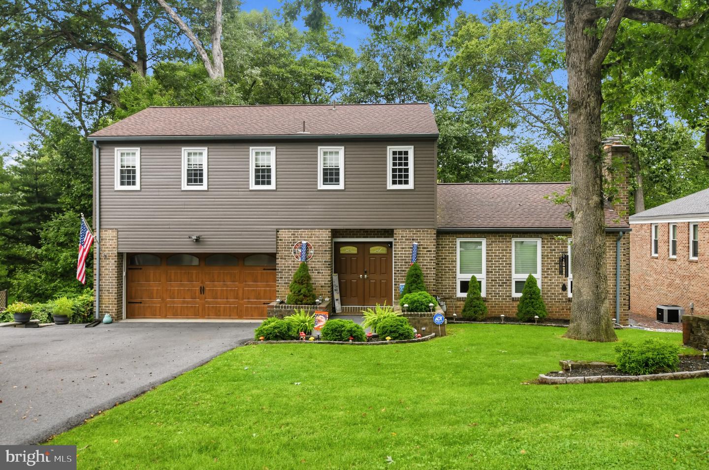 10 Nassau Cir — photo