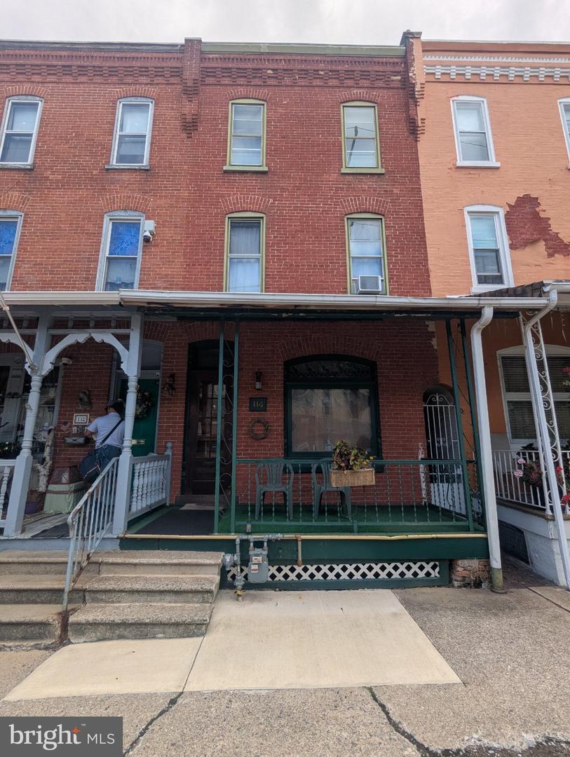 114 W Oley St — photo