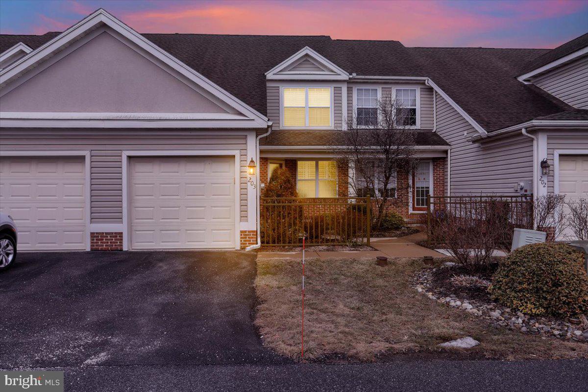 203 Oak Hill Ln — photo