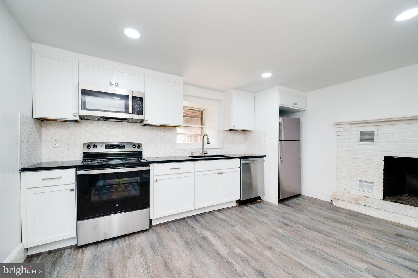 1236 E Main St #B — photo
