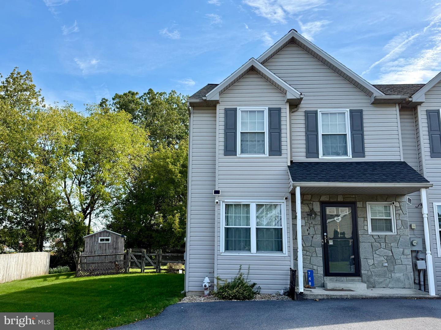 748 Golden Dr — photo