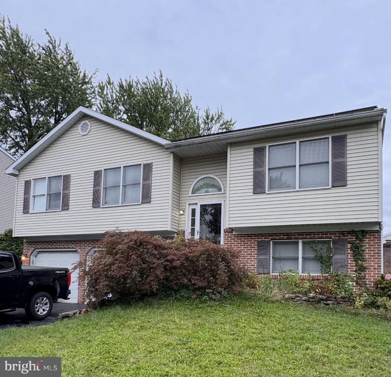 200 Fairway Dr — photo