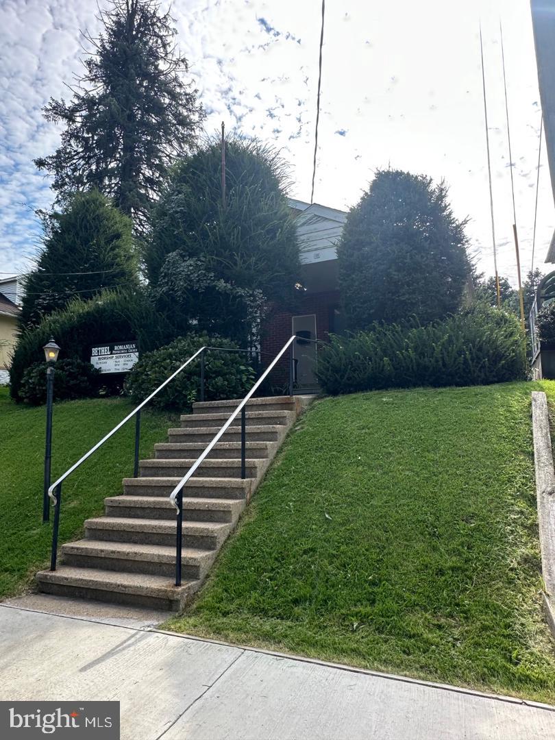 32 Morgantown Road, Reading, PA 19611