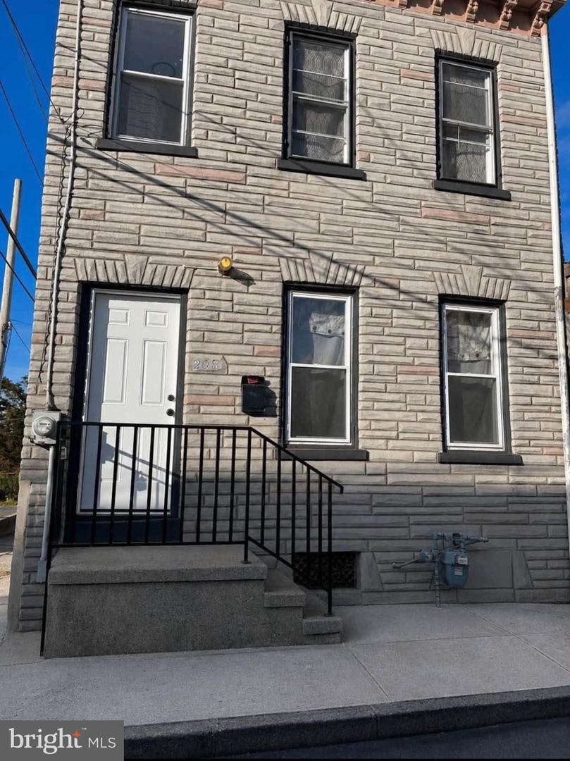 208 Maple St — photo
