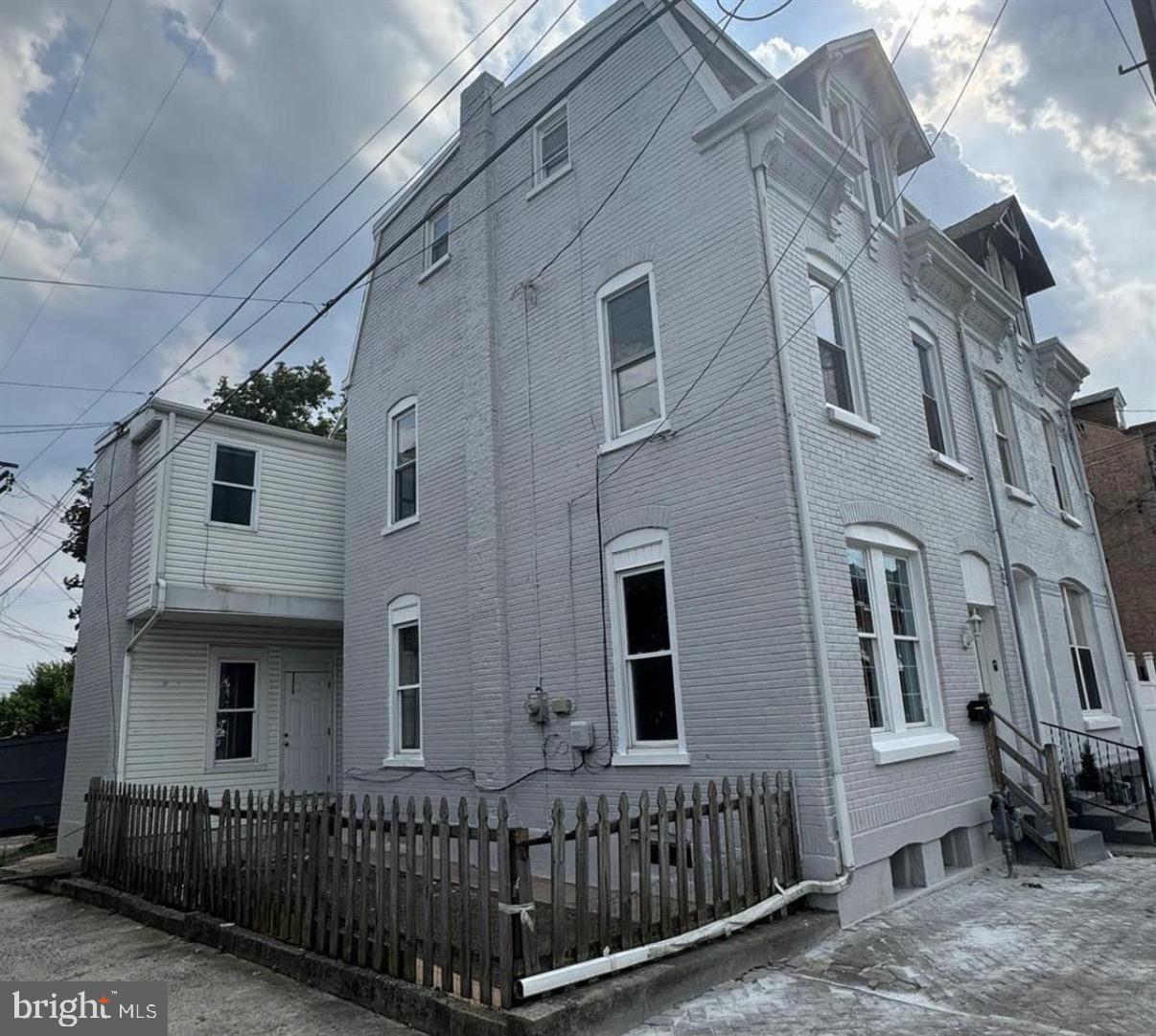 532 Windsor St — photo