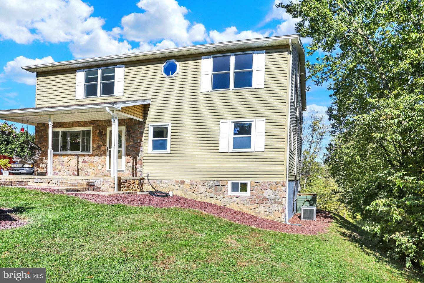 324 Grove Rd — photo