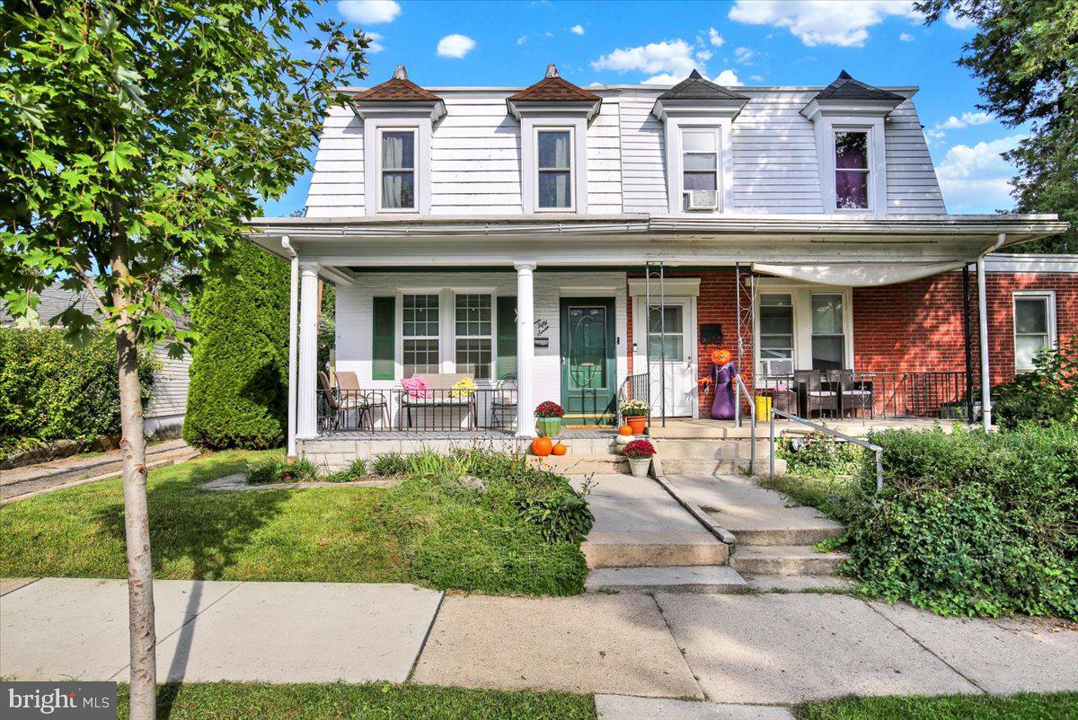 1557 Delaware Ave — photo