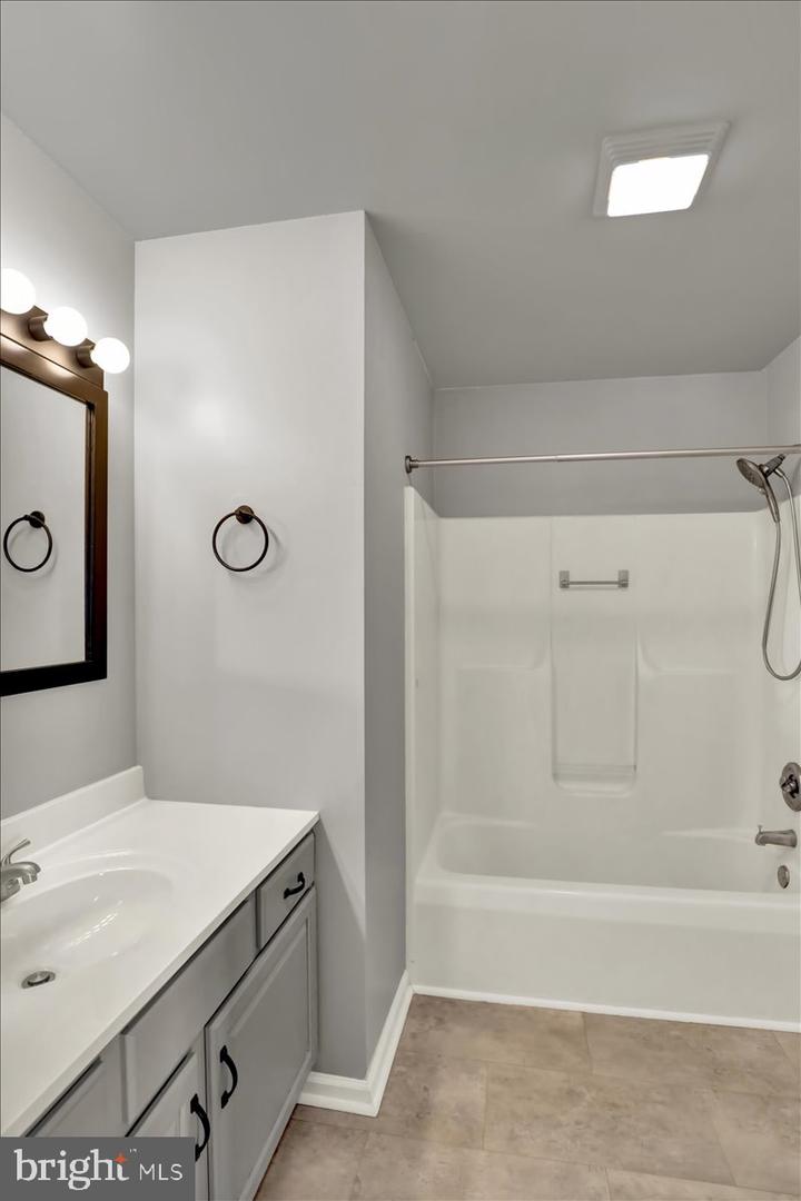 2 Mohnton Lawn Ct — photo