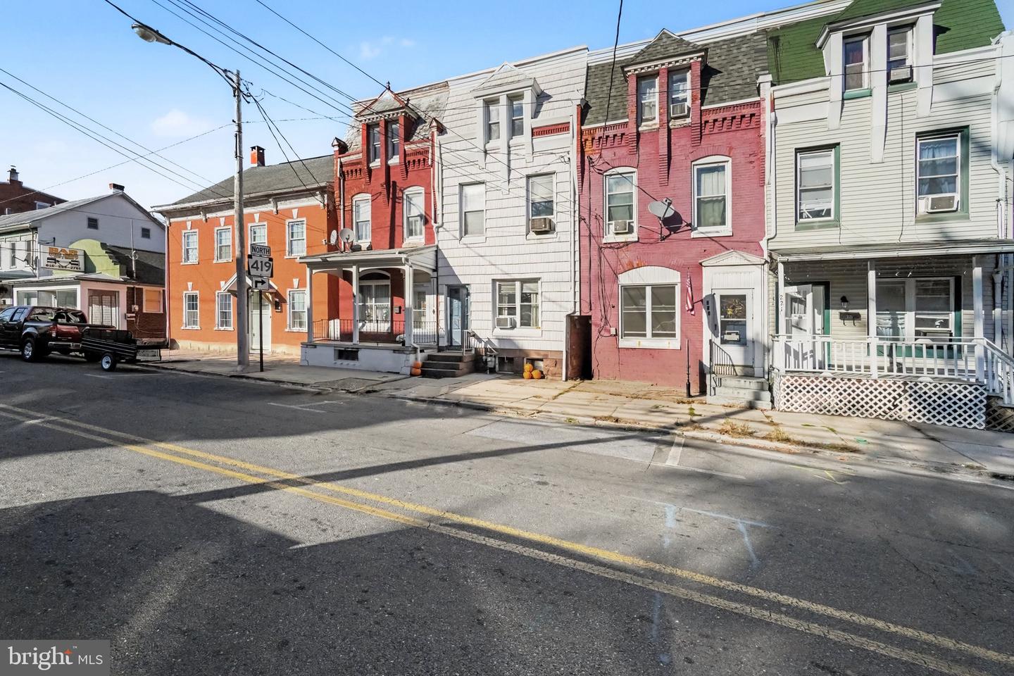 225 W High St — photo