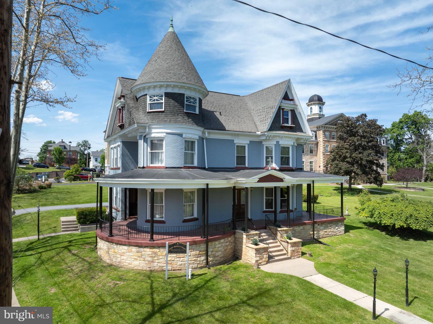 501 Walnut St — photo