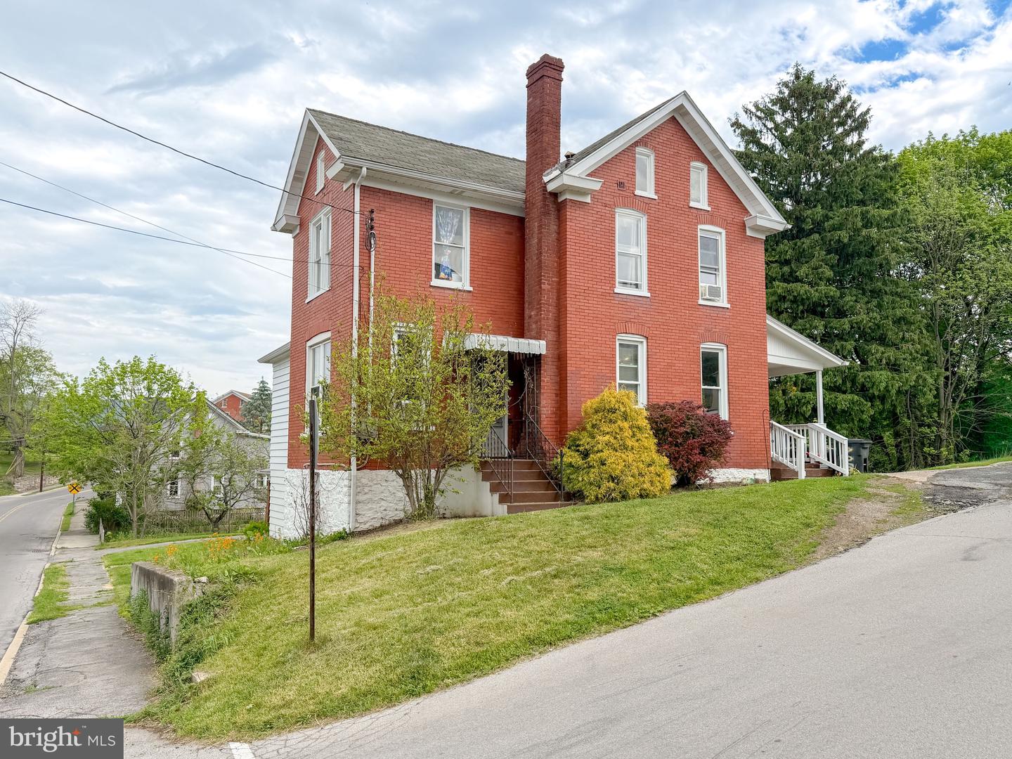 729 Bloomfield Street — photo