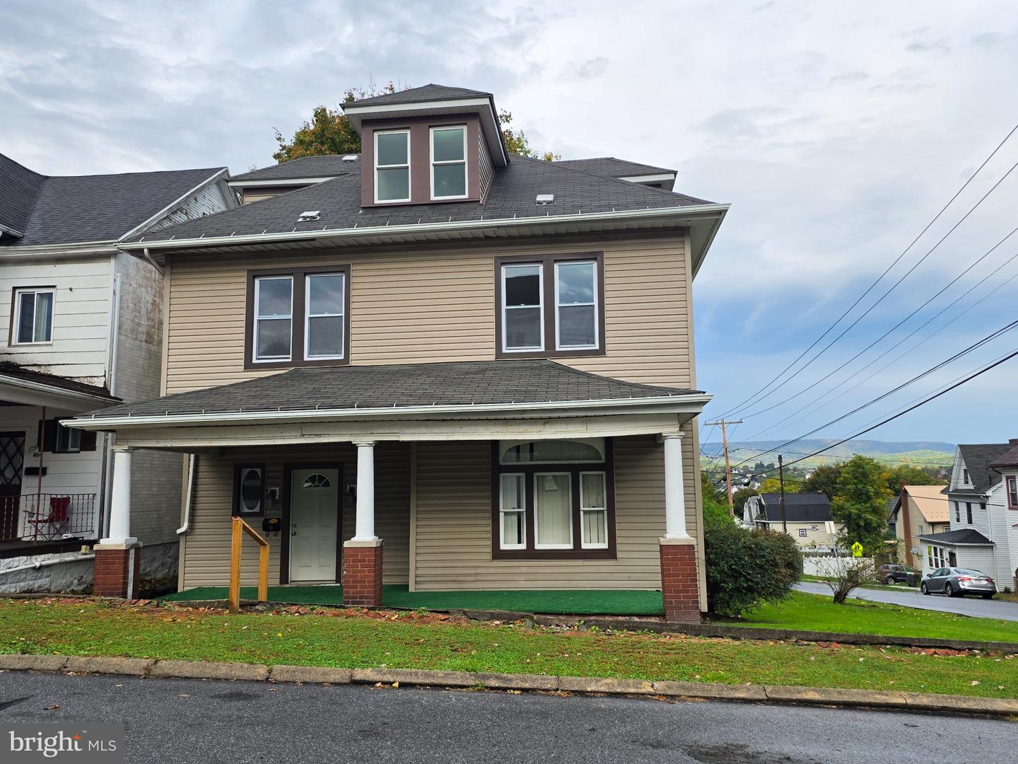 400 Crawford Ave — photo