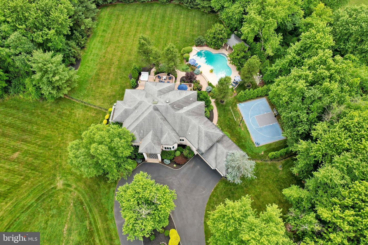 100 E Holland Rd — photo