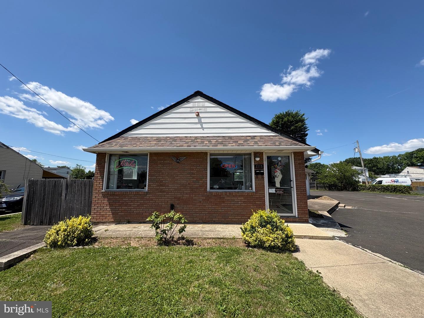 1315 Veterans Hwy — photo