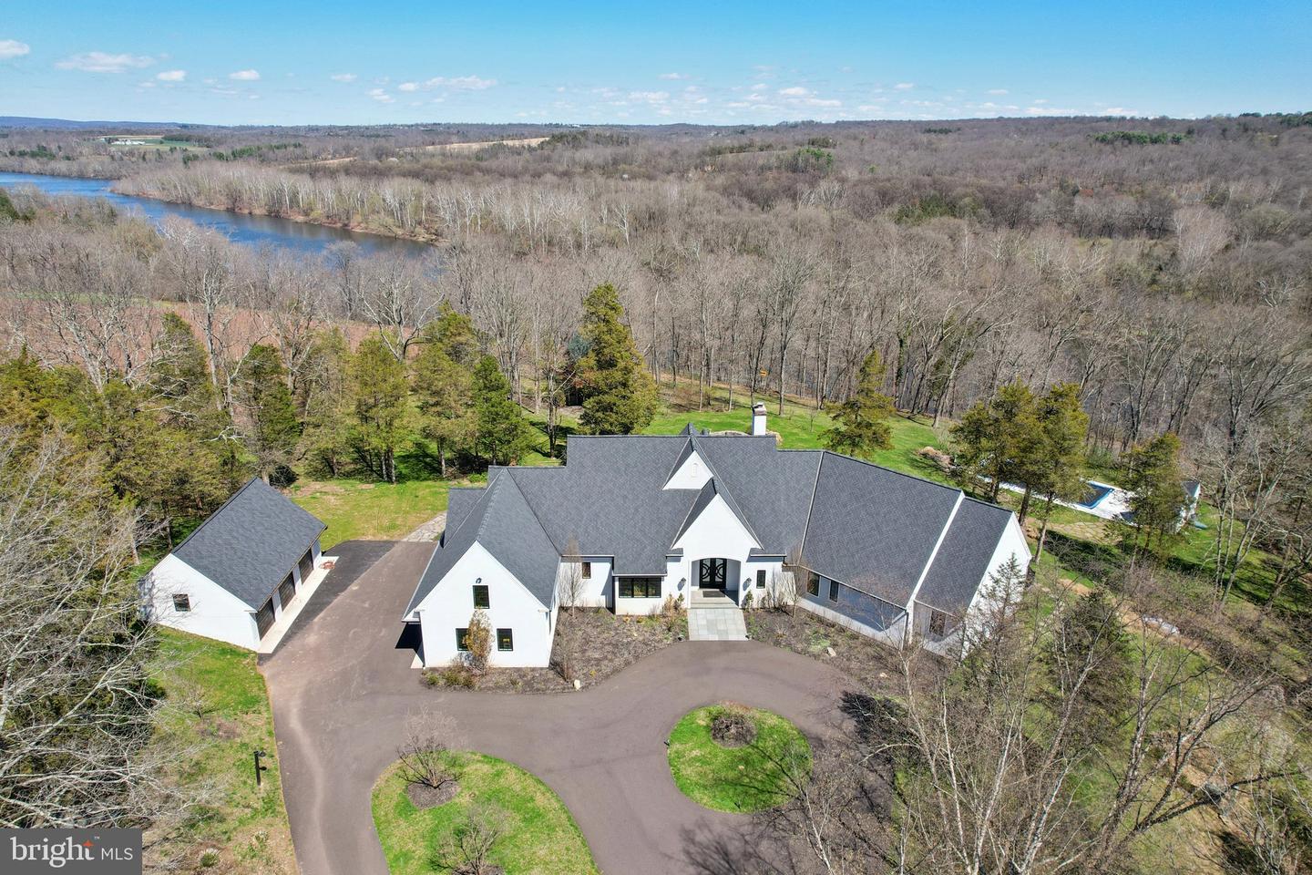 2 Cedar Ln — photo