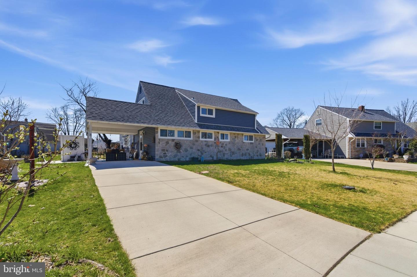 8 INLET ROAD, LEVITTOWN PA 19057