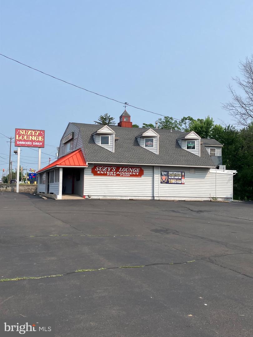 2453 COUNTY LINE ROAD, LINE LEXINGTON PA 18932