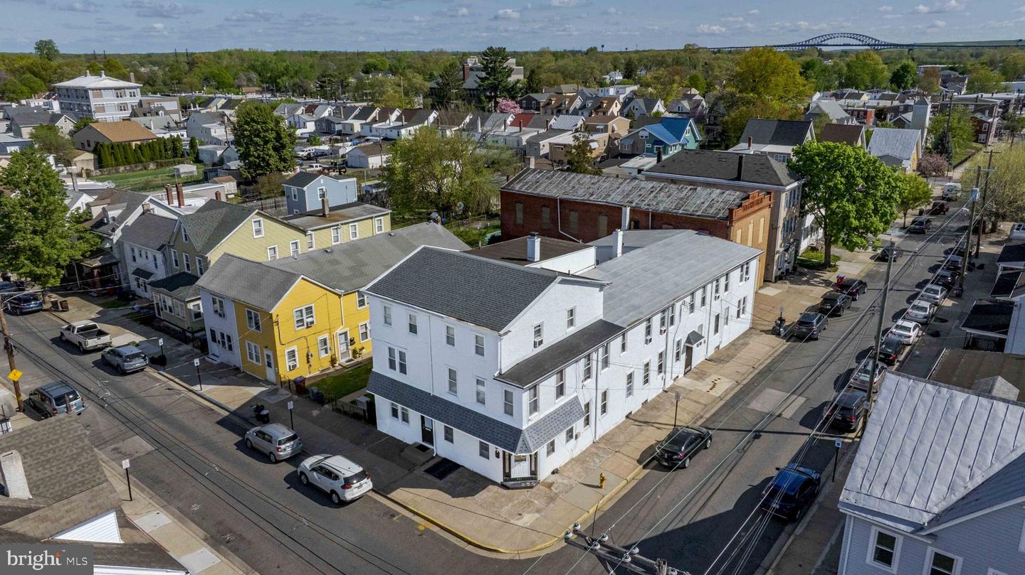 301 Lafayette St — photo