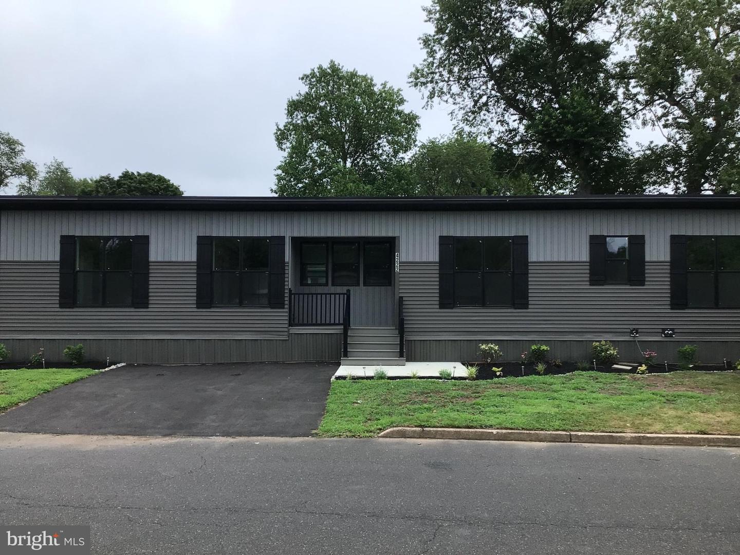4222 Darby Dr — photo