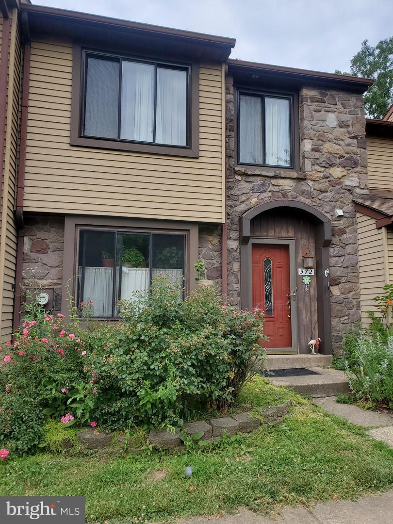 572 Atwood Ct — photo