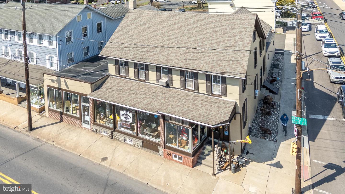 141 E Broad St — photo