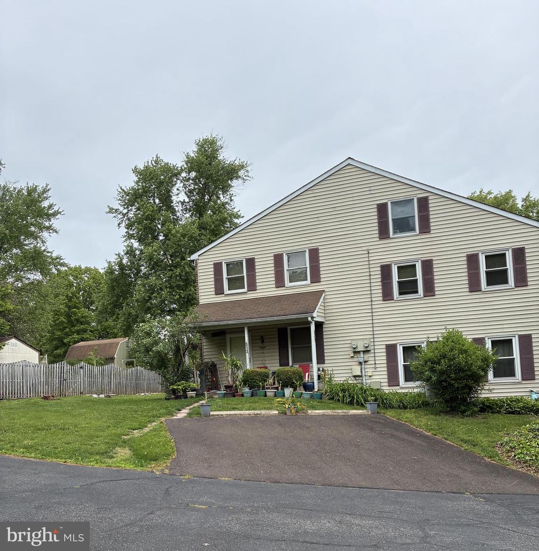 513 Hickory Ln — photo