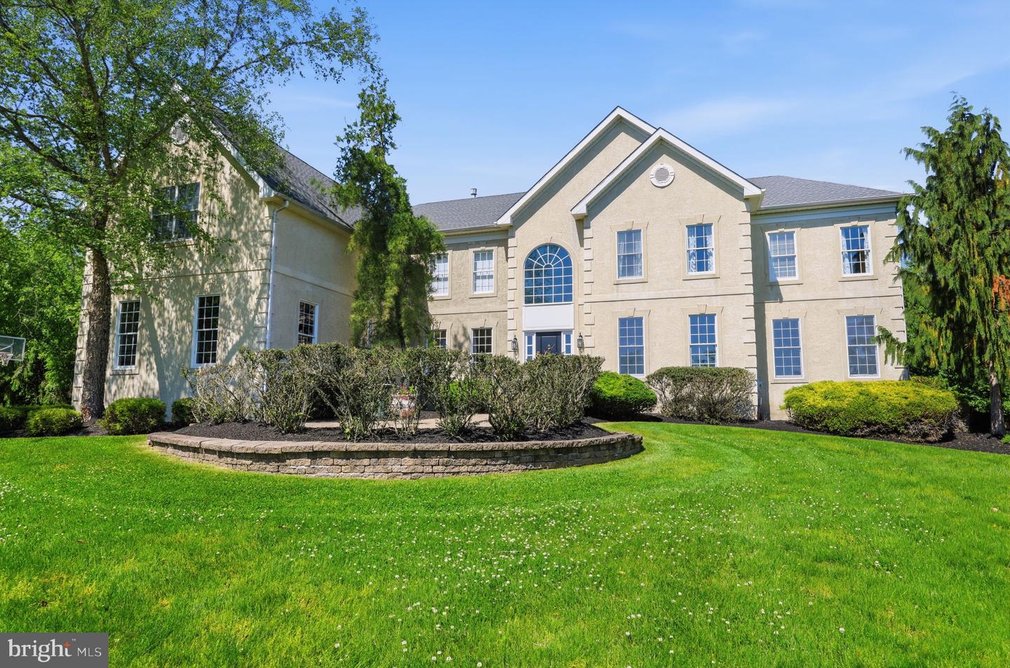 2 Rossiter Cir — photo