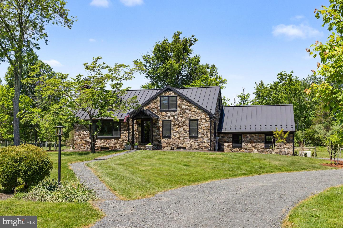 7043 Ferry Rd — photo