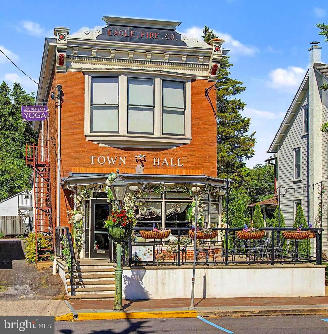41 N Main St — photo