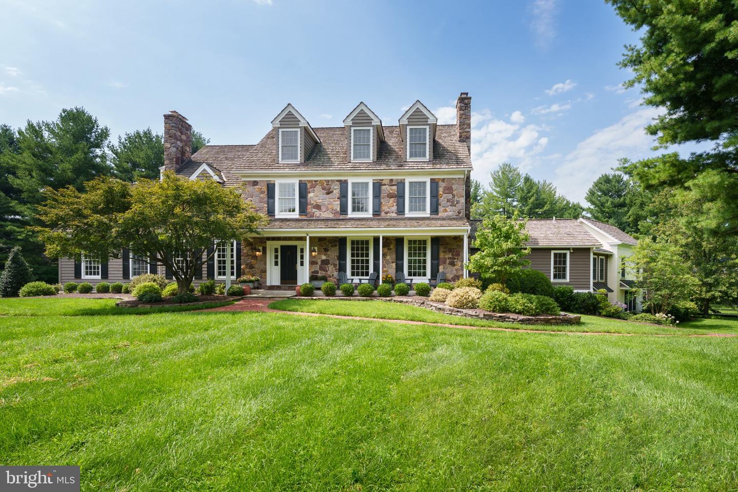 12 Crestwood Cir — photo