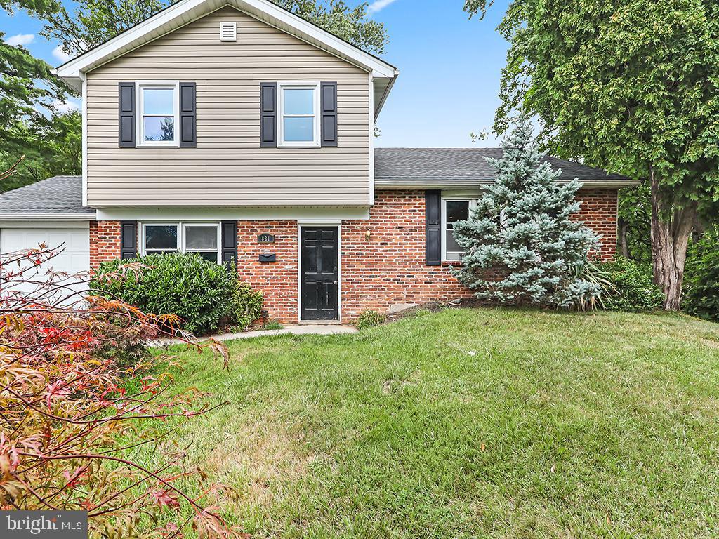 821 Sweetbriar Dr — photo