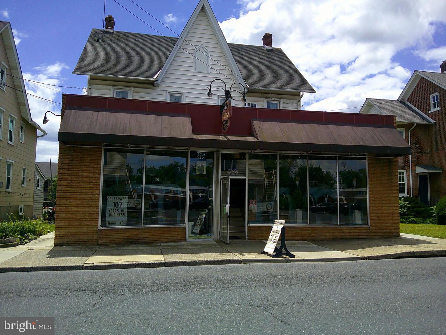 512 W Broad St — photo