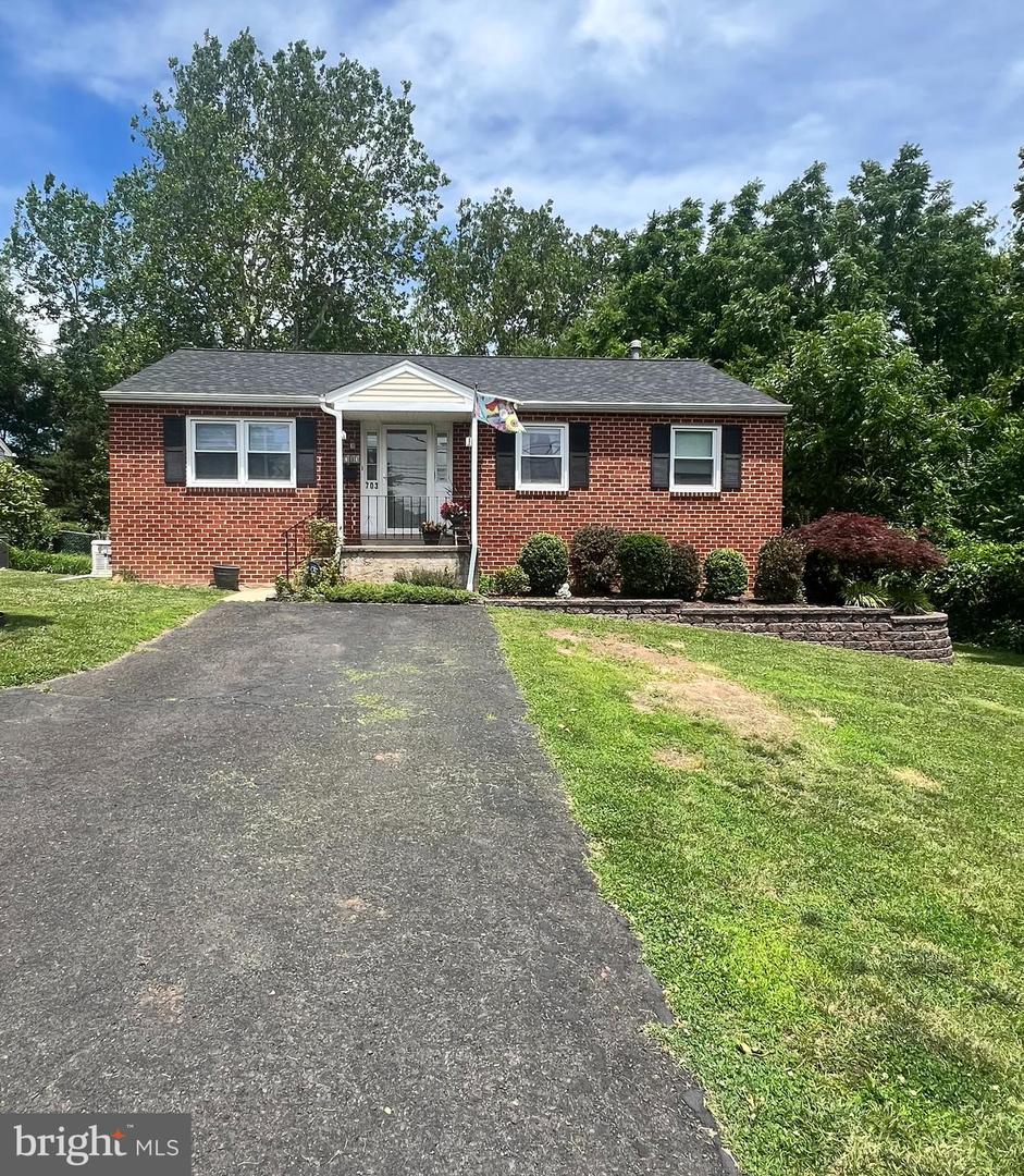 703 W County Line Road, Warminster, PA 18974
