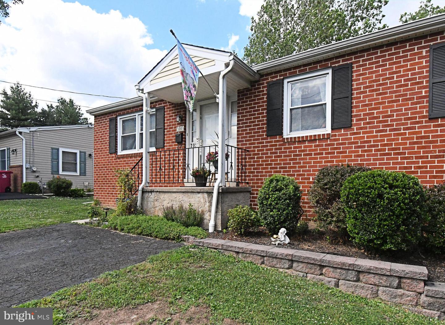 703 W County Line Road, Warminster, PA 18974 — photo 2