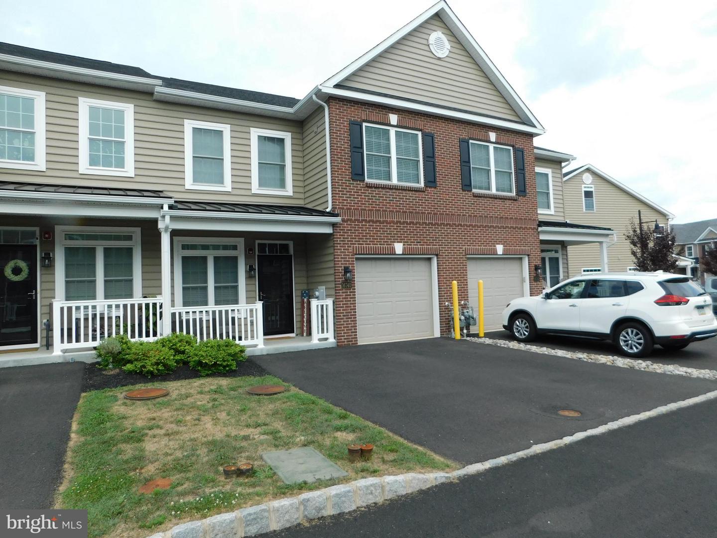 16740 River View Cir — photo