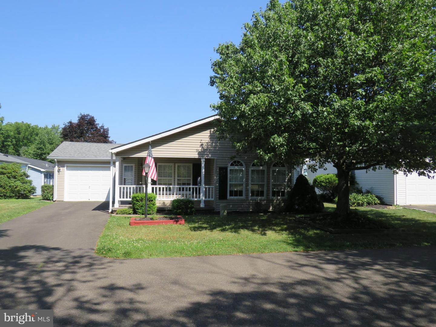 638 Spicebush Ct — photo
