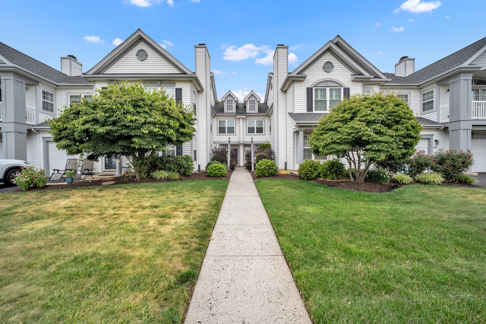 305 Crossroads Dr — photo