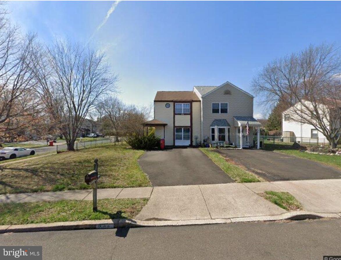 632 Longfellow Ct — photo