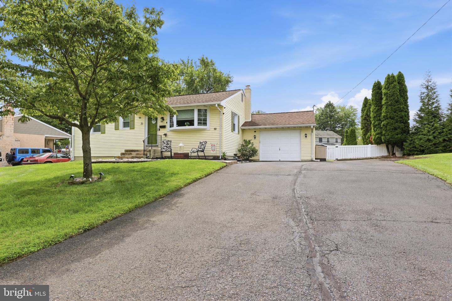 31 Mapleview Dr — photo