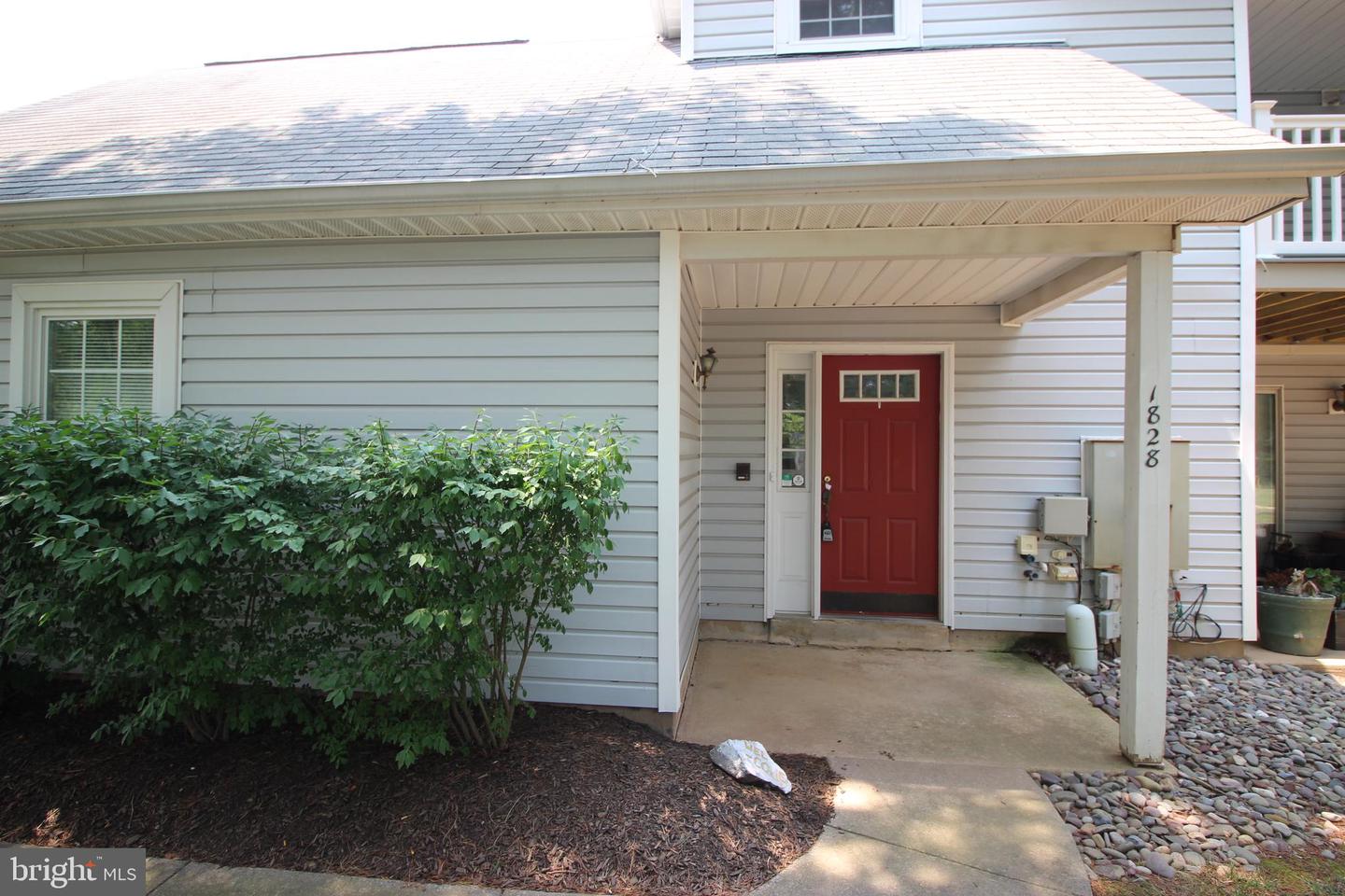 1828 Grand Blvd #28 — photo