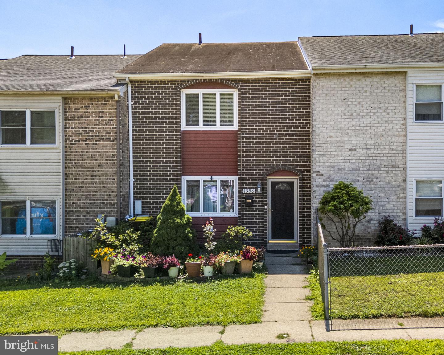 1396 Arundel Way — photo