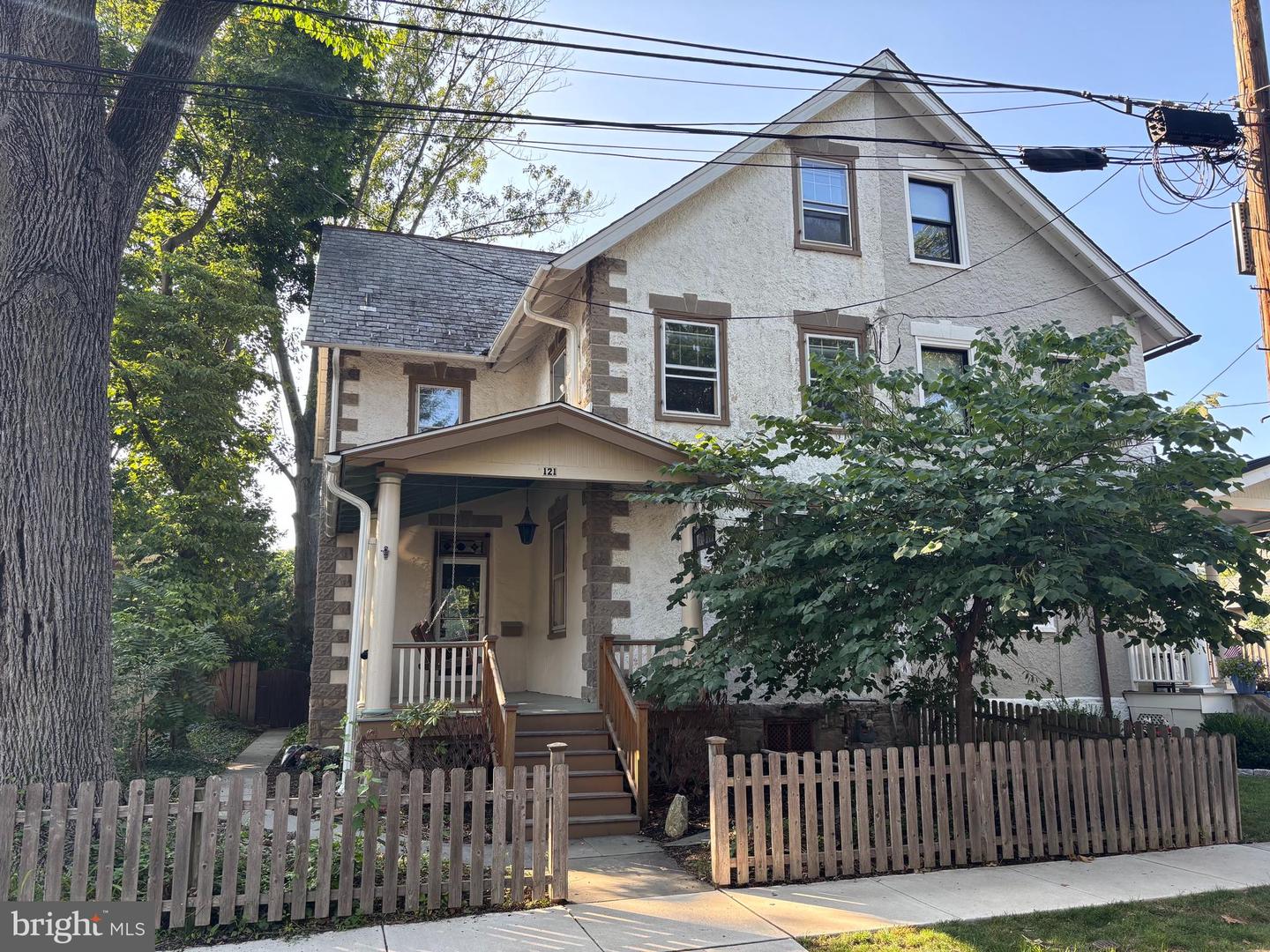121 W Oakland Ave — photo